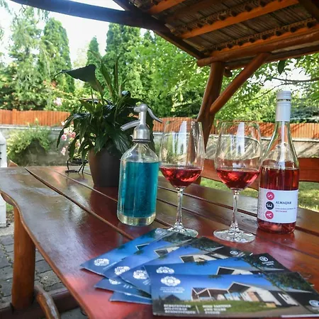 Haus Lucia * エゲル